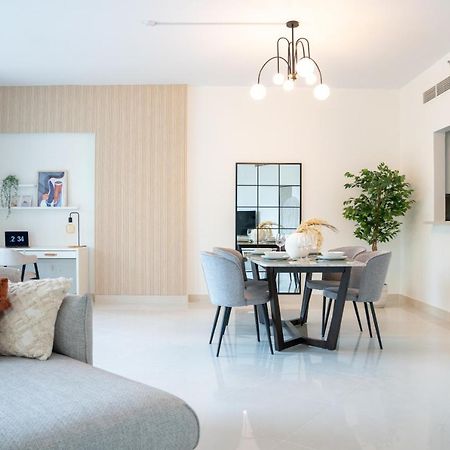 Higuests - Elegant Apt With Terrace Minutes From Burj Khalifa Dubái Exterior foto