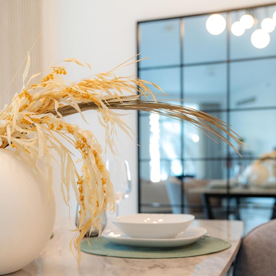 Higuests - Elegant Apt With Terrace Minutes From Burj Khalifa Dubái Exterior foto